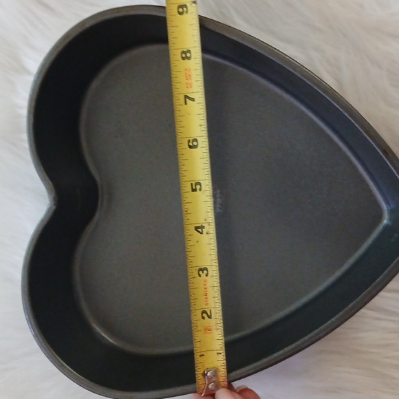 Wilton Heart Shape Baking Pans Set - Picture 5 of 8